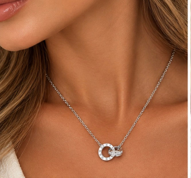 Collier anneaux entrelacées
